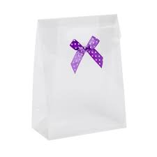 Boite Cadeau Transparente Le papier cristal est idéal pour faire un paquet cadeau lorsque ce dernier n'est pas carré. boite cadeau transparente