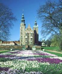 Originally the king's summer home, today the castle contains a museum exhibiting the royal collections. Kopenhagen Reisefuhrer Schloss Rosenborg Schwarzaufweiss