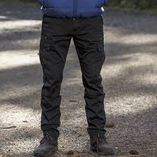 The extra storage space from the pockets makes it easy to keep things handy, even during an action packed day. 1001 Idees Plein Les Poches Pour Adopter Le Pantalon Cargo Homme