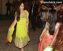 A Listers Attend Saif Kareena S Lavish Dawat E Walima In Delhi Want to try out a flashy but totally fabulous denim look?
