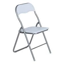 Pour plus de modernité et de sobriété, optez pour les chaises en pvc, la transparence de cette matière apportera. Chaise Pliable Je M Installe A Petit Prix La Foir Fouille