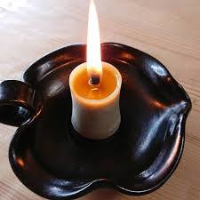 周囲に土手ができ 溶けた蝋が下に垂れません