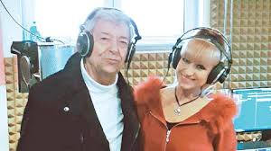 În anul 2006 semnează un contract cu postul de televiziune 'antena 1' ,prin care i la data de 22 octombrie 1987,ion primeşte un cadou cu două zile întârziere,din partea soţiei sale,şi. Simona Florescu I A Innebunit Pe InvitaÈ›i Cu Formele Ei In Noaptea De Revelion Cum S A AfiÈ™at Fosta SoÈ›ie A Lui Ion Dichiseanu Impact