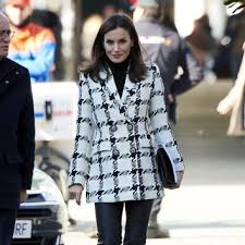 Traveling to spain and don't want to sound the tourist alarm? Queen Letizia Of Spain Fashion News Photos And Videos Vogue