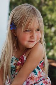 Alright friends, it's time, whether you want to admit it or not 😂 your  baby is graduating from pre-k or kindergarten! This is a cute opportunity  for cap and gown pictures. Link