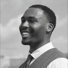 Looking for a Photographer to take Graduation pictures???***