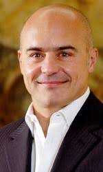 Sì, ma la sua vita sentimentale ha avuto qualche sussulto. Luca Zingaretti Mymovies