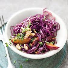 Rotkohlsalat Mit Pflaumen Und Walnussen Rezept Kuchengotter Rotkohlsalat Rezepte Salat