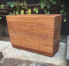 L Introduction De Dissimulee Roulettes Avec Decoratif Plinthe Assortie Integree Sur Notre Nouvelle Planter Boxes Outdoor Planter Boxes Modern Planters Outdoor