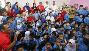 Jabatan kemajuan masyarakat telah mewujudkan pelbagai usaha dan program bagi naik taraf prasarana premis tabika kemas di malaysia. Tabika Kemas Mungkin Jadi Pusat Jagaan Transit