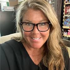 Jennifer Lamons's Instagram, Twitter & Facebook