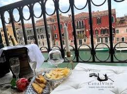 You are about 100 yards from the main street or walkway and very close to the canal where you get dropped off with your luggage.. Die 10 Besten Budget Hotels In Venedig Italien Booking Com