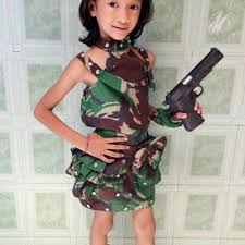 Baju anak yang melalui banyak perkembangan, biasanya model hits dipengaruhi oleh karakter kartun yang sedang booming di tv atau media sosial. Harga Baju Army Anak Terbaik Pakaian Anak Perempuan Fashion Bayi Anak Juni 2021 Shopee Indonesia