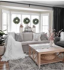 Discover design inspiration from a variety of mountain style gray living rooms, including color, decor and storage options. 40 Best Rustic Chic Living Room Ideas And Designs For 2021