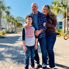 Phil valentine has had an afternoon talk radio show on the station for years. The Phil Valentine Show Home Facebook