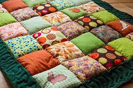 Weitere ideen zu häkeln, decke häkeln, häkeldecke. Diy Anleitung Patchworkdecke Fur Babies Snaply Magazin