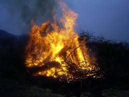 Wann darf das osterfeuer stattfinden? Osterbrauche Osterfeuer Medienwerkstatt Wissen C 2006 2021 Medienwerkstatt
