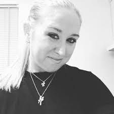 Danielle Mac's Instagram, Twitter & Facebook