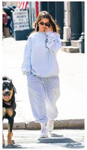 Kylie jenner summer outfits 2021. Kylie Jenner Chill Outfits Kyliejennerchilloutfits In 2021 Chill Outfits Sporty Outfits Emily Ratajkowski Outfits