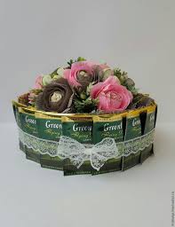 поделки на 8 марта из гофрированной бумаги и конфет Master Klass Smotret Onlajn Tort Shkatulka Iz Chaya I Konfet Zhurnal Yarmarki Masterov Remesla Podarki Svoimi Rukami Idei Podarkov