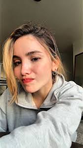 Esto es lo que podrán encontrar dentro de mi bolsa si o si ❤️🐒 y mi hack  que les va a cambiar la vida., Colgate Luminous White Color Correct que me  deja los dientes blancos al instante💜✨, ...