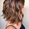 Aber zuerst, lassen sie uns einfach über die wichtigsten trends haircut laufen für mittellanges haar in diesem jahr. 1