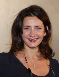 Mais mis à part ses résultats scolaires brillants et sa carrière universitaire, il ne livrera rien d'autre sur celle qui partage sa vie. Valerie Karsenti Valerie Karsenti Actrice Beaute