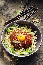 Et Si La Cuisine Du Pays Du Matin Calme Etait Notre Prochaine Decouverte Petit Voyage Dans La Cuisine Coreenne Le Yukhoe Un Tartare Diablement Parfume Cuisine Coreenne Recette Asiatique Cuisine Asiatique