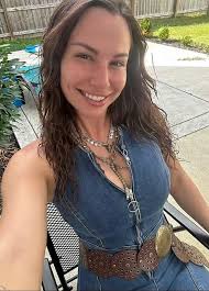 Amelia Ellison (@ameliaellison25)