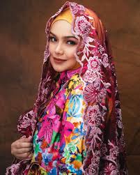 Tukar Baju Tak Sampai 11 Saat Peminat Kagum Lihat Penghasilan Muzik Video Lagu Terbaru Datuk Siti Nurhaliza