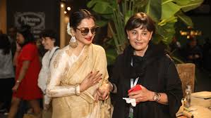 Noted for her versatility and acknowledged as one of the finest actresses in indian cinema. Rekha News Videos Rekha Photos Vogue Indiav