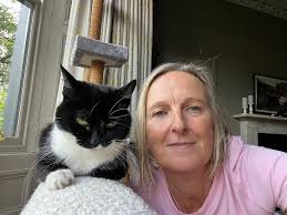 Tightening rules around pet shops in Australia