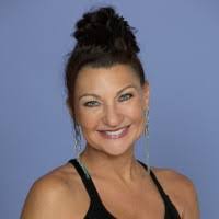 Holly Hewitt's Instagram, Twitter & Facebook