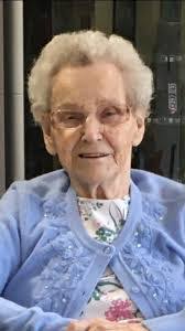 Eileen Hood's Instagram, Twitter & Facebook