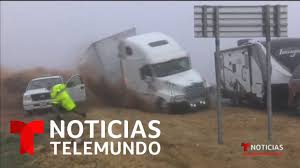 La semana del 19 al 23 de marzo sinfronteras lo dedica a los migrantes desaparecidos en texas. Mal Tiempo Provoca Accidente Multiple En Texas Noticias Telemundo Youtube