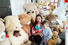 Namun, buku nikah pasangan ini telah bocor di media sosial. After Filing For Divorce Aura Kasih Confides In Her Husband Rarely Asks About Children Okezone Celebrity Netral News