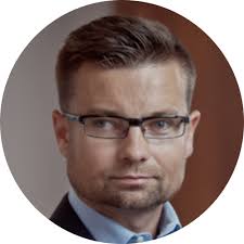 Obronił również licencjat z fizyki. Slawomir Smyczek Prominence