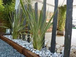 Resultat De Recherche D Images Pour Piquet En Ardoise Bois Jardin Jardin Contemporain Jardins Amenagement Jardin