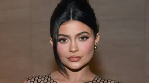 Kylie jennerhas donated $1 million to help medical professionals purchase face masks and other necessary protective gear amid the coronavirus pandemic. Kylie Jenner Donates 1 Million To Aid Frontline Coronavirus Healthcare Workers Fashionista