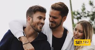 Com 28 anos de carreira, 18 álbuns de originais, 58 discos de platina e mais de 4 milhões de discos vendidos, tony carreira continua a surpreender. Tony Carreira Esclarece Polemica Sobre Entrada Da Filha Em Novela Da Tvi Selfie