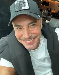 O halleri çok konuşulmuştu: Cenk Eren neden estetik yaptırdığını açıkladı! 