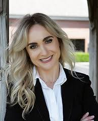 Shana Kemp's Instagram, Twitter & Facebook