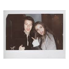 Artık aşk hayatında da aradığı mükemmel erkeği bulmuştur. Taylor Hill Manip On Tumblr Taylor Hill Polaroid Pictures Poloroid Pictures
