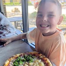 Al's Pizza is for the kids 👶🍕 We love seeing photos of happy customers.  Bringing a smile to your face is what it's all about! #DUUUVAl's