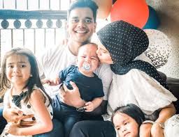 Explore tweets of alif satar official @alifsatar_id on twitter. Isteri Alif Satar Mengaku Emosi Terganggu Sudah Siap Kemas Baju Tunggu Ambulans Jika Saya Dapat Keputusan Berbeza Dengan Anak Anak Apa Jadi Pada Mereka Hiburan Mstar