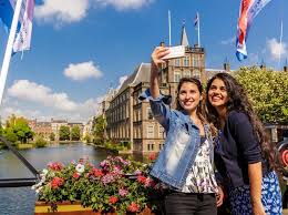 Olanda synonyms, olanda pronunciation, olanda translation, english dictionary definition of olanda. Erasmus Fuga Da Londra Dopo La Brexit E L Olanda La Nuova Casa Degli Studenti Stranieri Corriere It