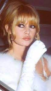 Epingle Par Ronnie Scott Sur Brigitte Bardot Coiffure Et Beaute Actrice Actrice Francaise