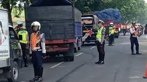 Sebanyak 106 lowongan kerja smk sidoarjo dan yang berhubungan dengan loker smk, rekrutmen smk, peluang kerja smk,. Polisi Dan Dishub Gencarkan Razia Kendaraan Angkutan Barang Di Sidoarjo Surya