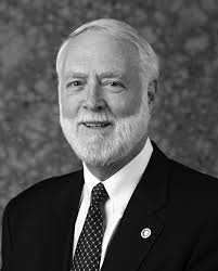 C O M M E N C E M E N T S P R I N G