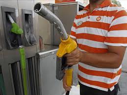 Petrole menager a la pompe var. Chute Des Cours Du Petrole Les Prix A La Pompe En Recul Challenges